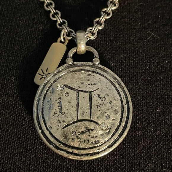 NWT! Chico’s Gemini adjustable and reversible! Silver Pendant Necklace - Picture 2 of 5